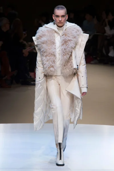 Look 15